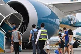 VNeID của cha mẹ có thông tin của con, đi máy bay, trẻ có cần giấy khai sinh?