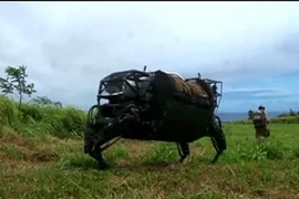  Quân đội Mỹ thử nghiệm robot khuân vác