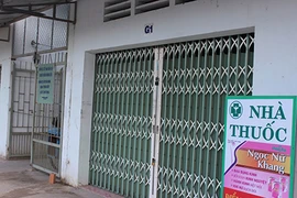 Một người đàn ông treo cổ giữa nhà