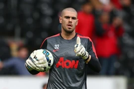 Louis Van Gaal xác nhận Victor Valdes không 'có chỗ' tại M.U