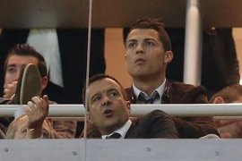 Cristiano Ronaldo được chọn là phù rể cho… siêu cò