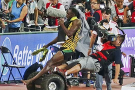 Chỉ có… cameraman mới hạ gục 'tia chớp' Usain Bolt