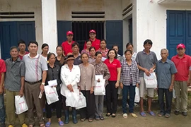 Trao 400 phần quà cho bà con vùng lũ Quảng Ninh