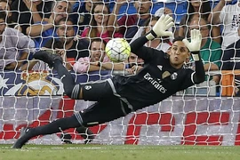 Thủ môn Real Madrid bật khóc nức nở vì không thể tới M.U