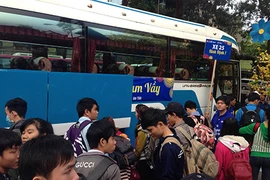 Tiễn 2.500 sinh viên về quê đón tết
