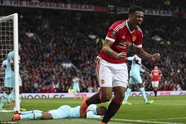 Man Utd ‘hút chết’, bị tố được trọng tài thiên vị