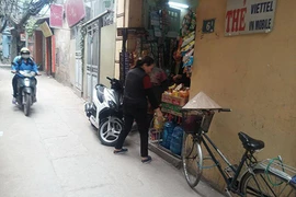 Bé sơ sinh bị mẹ bỏ rơi, vợ chồng hiếm muộn tha thiết xin nuôi