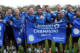 Cầu thủ nào của Leicester City nhận huy chương vô địch Premier League
