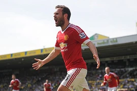 Thắng may mắn Norwich, M.U nuôi hy vọng mong manh vào top 4