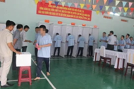 Hàng trăm học viên trại cai nghiện đi bầu cử