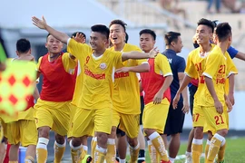 Siêu phẩm giữa sân giúp U-19 Hà Nội ngược dòng hạ PVF
