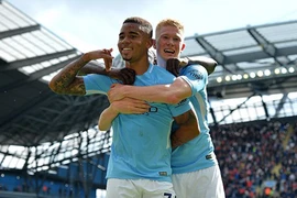 Liverpool thua Man City tan nát trong cảnh mất người