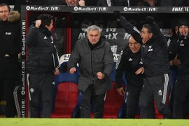 Mourinho bị FA điều tra vì quá tức giận