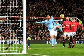 Fan MU được về sớm để khỏi nhìn cảnh Man City vô địch