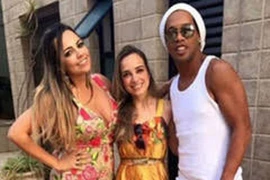 Sốc: Ronaldinho công khai kết hôn với 2 phụ nữ cùng lúc