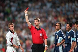 Ký ức World Cup: Cú ngáng chân định mệnh giết chết thế hệ vàng