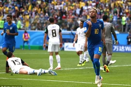 Brazil vỡ òa phút bù giờ, Neymar ôm mặt khóc như đứa trẻ