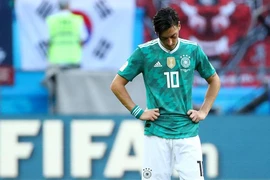 Đức bị loại, fan hâm mộ trút hết giận dữ lên Ozil