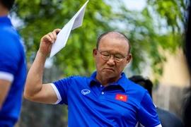 Olympic VN lại tập 'chay', HLV Park Hang-seo căng thẳng