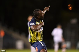 Clip 'vua điền kinh' Usain Bolt lập 'cú đúp' cho CLB của Úc