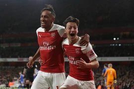 Arsenal thăng hoa, Emirates bùng nổ