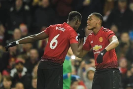 Thắng khó Everton, MU vào... top 8 Premier League