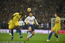Thua thảm Tottenham, Chelsea cay đắng nhìn đối thủ vượt mặt