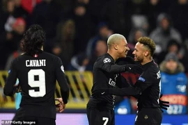 PSG thắng hủy diệt, Liverpool vượt mặt Napoli giờ chót