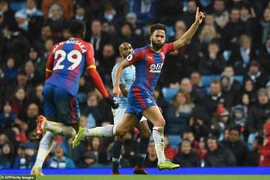 Man City, Chelsea cùng thua sốc sân nhà, Liverpool bứt phá