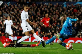 Pogba nhận thẻ đỏ, M.U thua đau PSG ngay tại Old Trafford