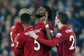 Liverpool thắng 'hủy diệt', Man City nhọc nhằn kiếm 3 điểm