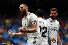 Benzema lập cú đúp, Real Madrid ngược dòng hú hồn trên sân nhà