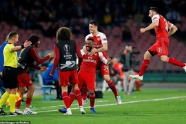 Siêu phẩm của Lacazette giúp Arsenal đả bại Napoli trên đất Ý