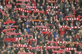 Liverpool vào chung kết, CĐV bị 'chặt chém' tơi bời