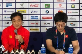 Thay ông Park trả lời họp báo, trợ lý Lee Young-jin đã nói gì?