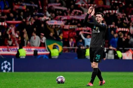 Sao Liverpool tức giận tố cầu thủ Atletico Madrid làm trò hề