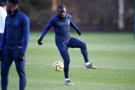 Cầu thủ Chelsea trở lại sân cỏ trong nỗi sợ hãi