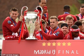 Các cầu thủ Chelsea sẽ chứng kiến Liverpool nâng cúp vô địch