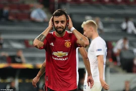 Bị từ chối hai bàn thắng, MU vất vả vào bán kết Europa League