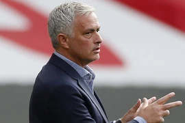 Tottenham và Mourinho bất chiến tự nhiên thành 'nhờ'… COVID-19