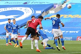 MU thắng điên rồ, HLV Solskjaer ‘cà khịa’ Mourinho