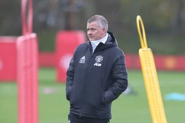 Solskjaer phản pháo chỉ trích của các huyền thoại MU