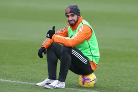 Bruno Fernandes thường ở lại sân tập luyện thêm nhiều kỹ năng, trong đó có sút phạt. ẢNH: GETTY