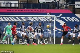 Không thắng West Brom, MU hụt hơi trong cuộc đua vô địch