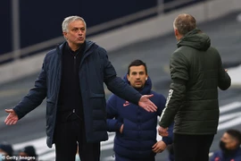Mourinho và Solskjaer đã có màn khẩu chiến nảy lửa sau trận đấu. ẢNH: GETTY