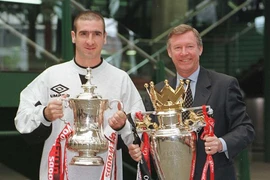 Huyền thoại MU được vinh danh ở Premier League