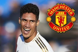 Vì lỗi đánh máy, MU không thể mua Varane