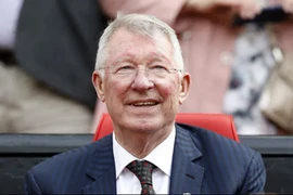 Sau khi nghỉ hưu, Sir Alex Ferguson kiếm được bao nhiêu tiền?