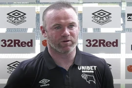 Huyền thoại Rooney giải thích lí do chọc tức fan MU