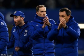 Chủ tịch Abramovich họp khẩn, Chelsea quyết đấu PSG vì Messi